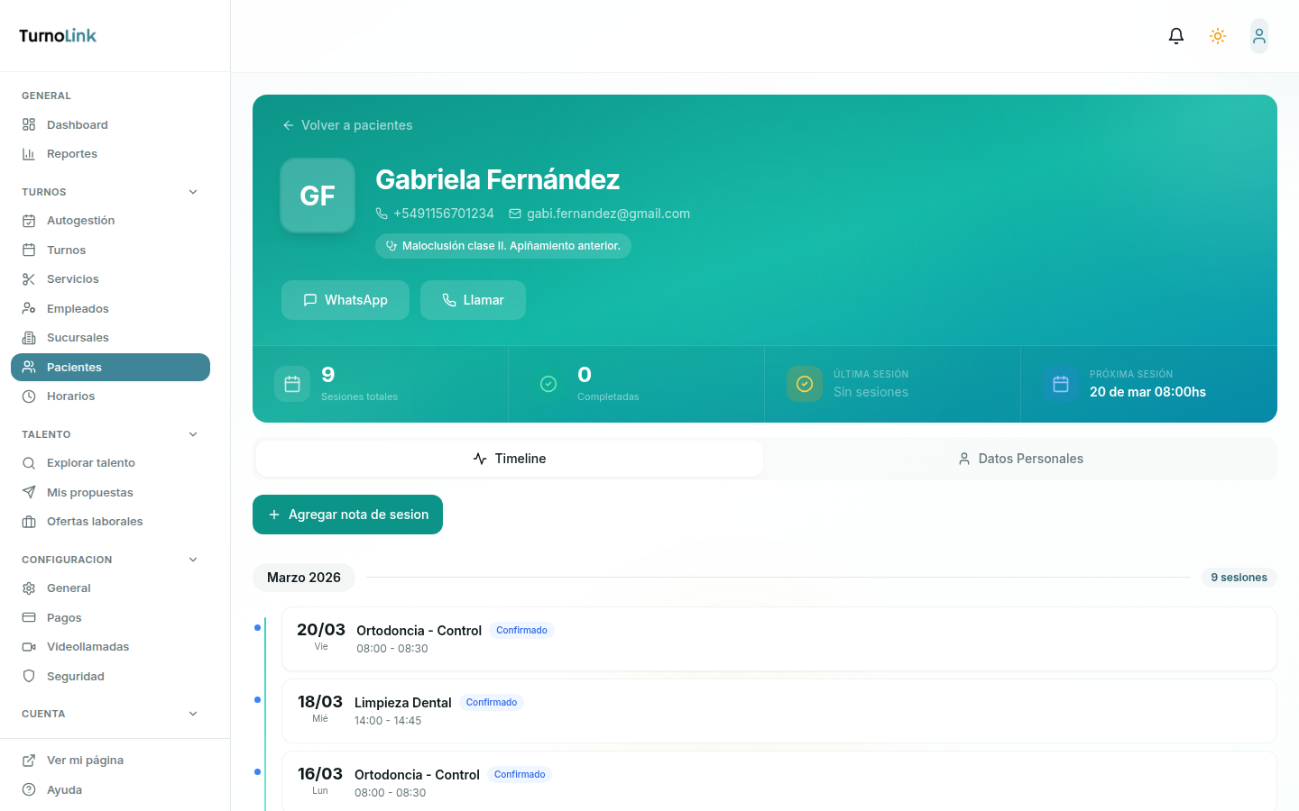 Timeline del paciente con historial completo de tratamientos dentales y notas clínicas